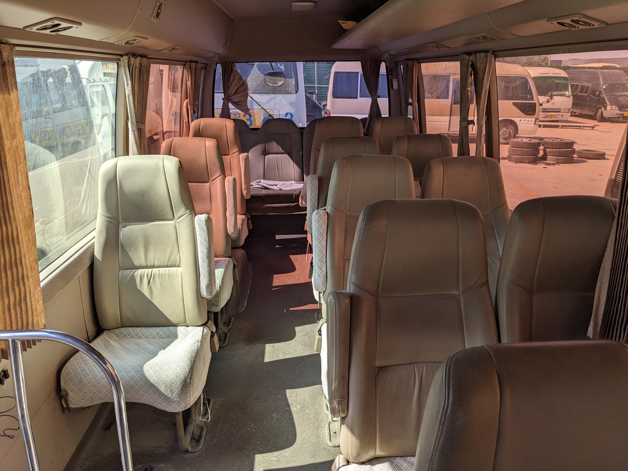 Minibús, Furgoneta de pasajeros TOYOTA Coaster passenger bus petrol engine minivan: foto 6