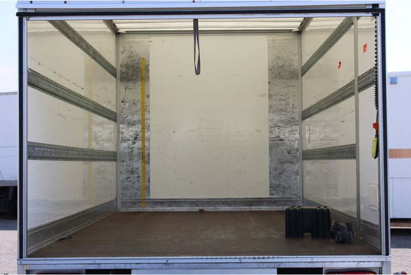 Camión caja cerrada DAF LF 150 + Euro 6 + Dhollandia Lift: foto 10