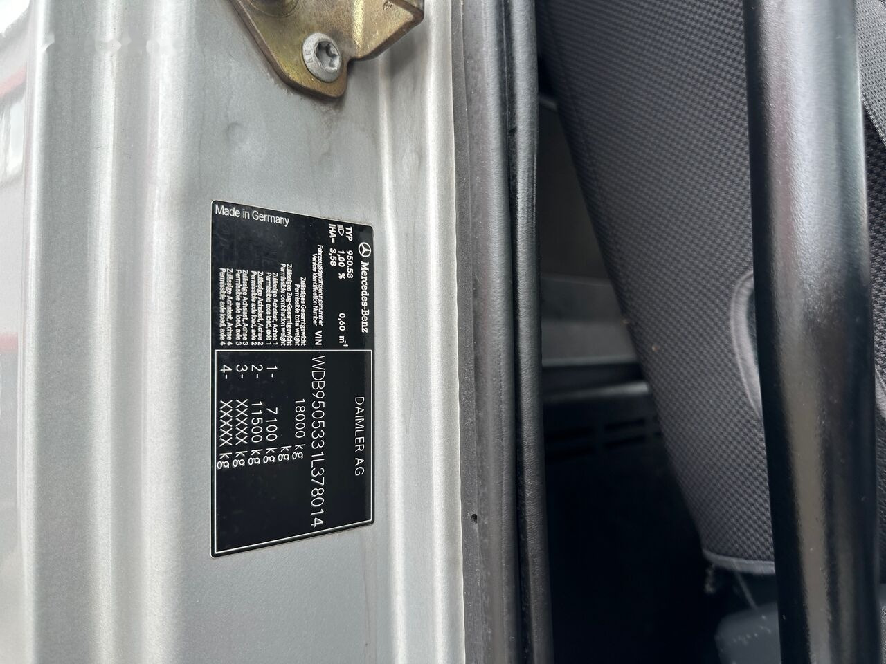Camión caja cerrada Mercedes-Benz 1833 Axor Getränke LKW mit Ladebordwand Kamera: foto 25