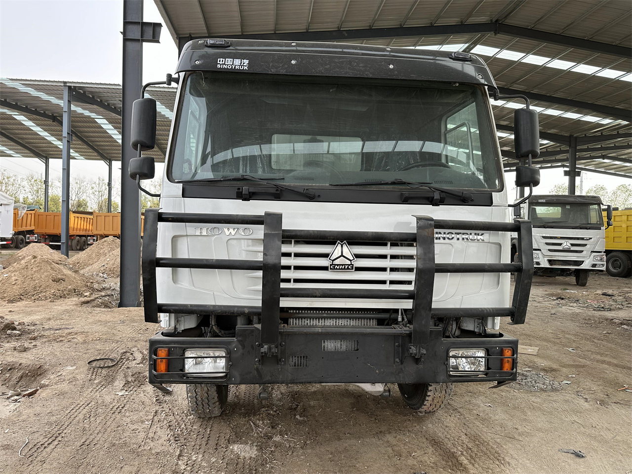 Camión volquete para transporte de silos SINOTRUK HOWO 371 Dump Truck: foto 2