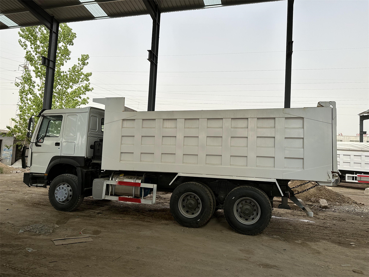 Camión volquete para transporte de silos SINOTRUK HOWO 371 Dump Truck: foto 9