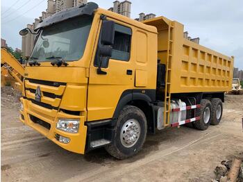 Camión volquete para transporte de equipos pesados SINOTRUK Howo Dump truck 371: foto 1