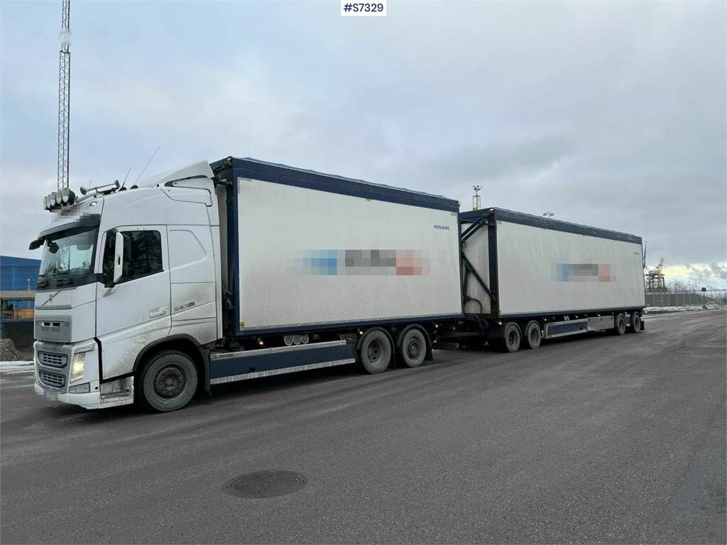 Leasing de Volvo FH 6x2 wood chip truck with trailer Volvo FH 6x2 wood chip truck with trailer: foto 1