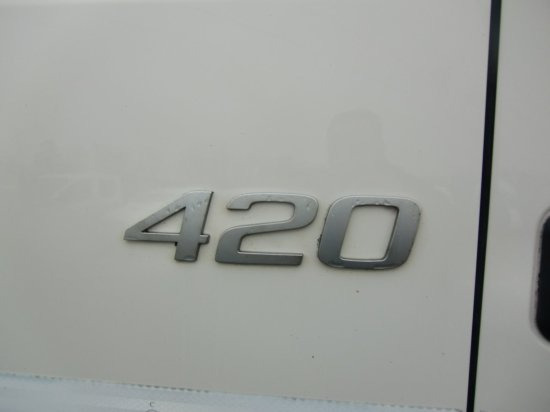 Camión caja cerrada Volvo FM  420 Koffer mit Ladebordwand: foto 15