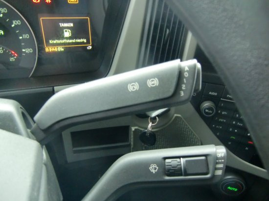 Camión caja cerrada Volvo FM  420 Koffer mit Ladebordwand: foto 10