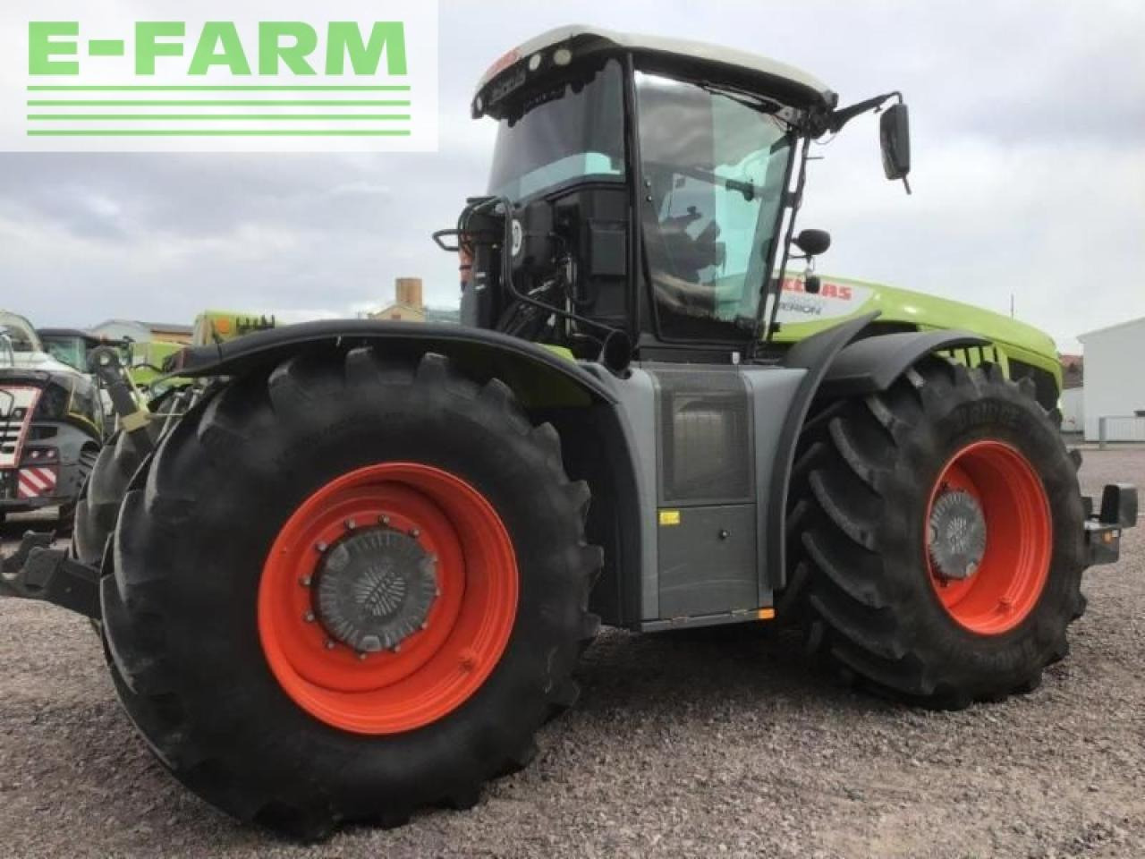Tractor CLAAS xerion 5000 trac vc TRAC VC: foto 4