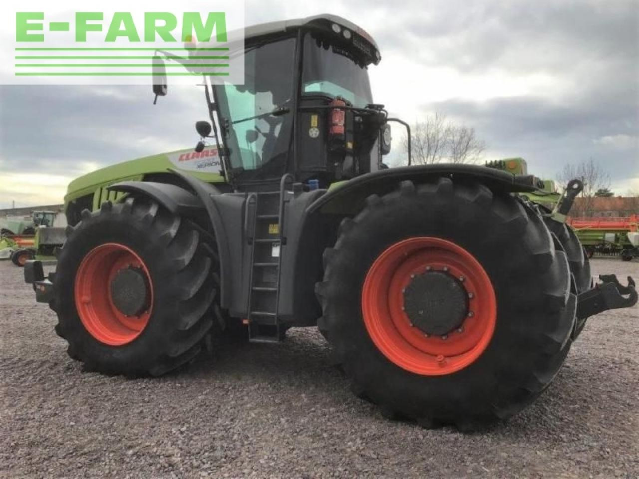 Tractor CLAAS xerion 5000 trac vc TRAC VC: foto 6