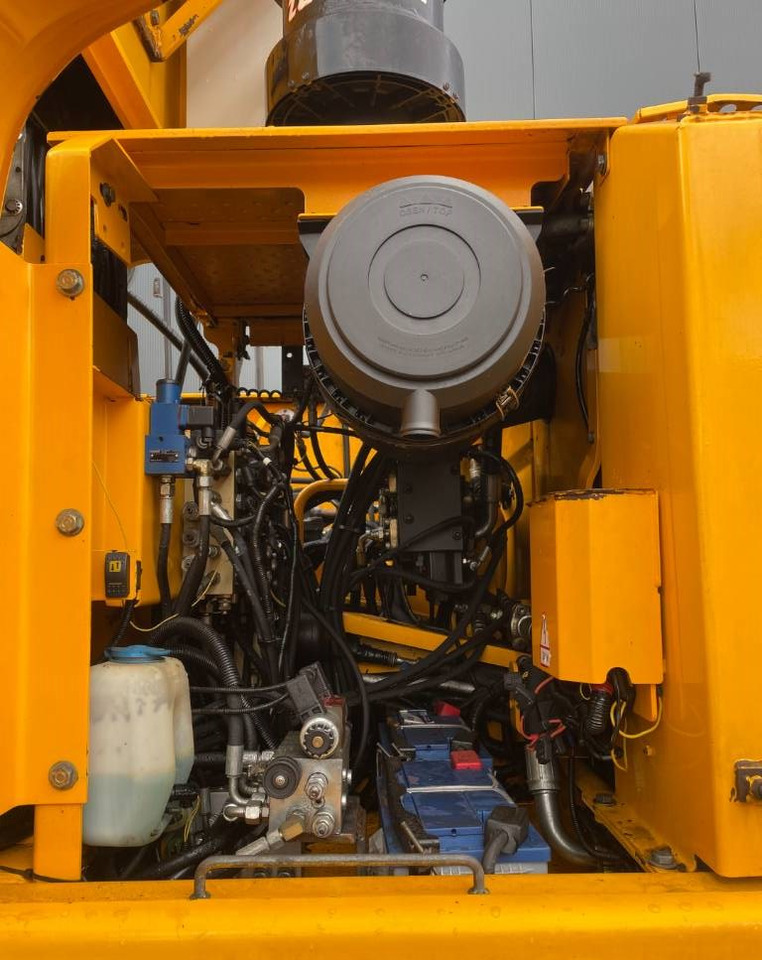 Manipulador de materiales JCB JS200W -- Generator -- rotating grapple: foto 40