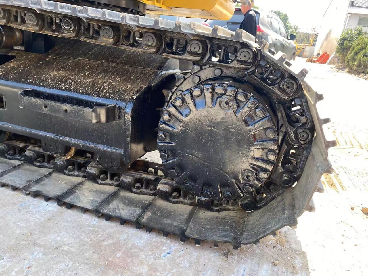 Excavadora de cadenas used excavator CATERPILLAR 320D2 original design and perfect service welcome to inquire: foto 8