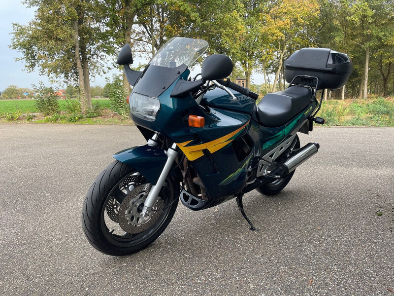 Motocicleta Suzuki GSX 600 F: foto 3