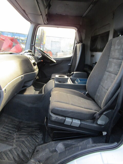 Cabina para Camión MERCEDES ATEGO 13TON CAB EX 2011: foto 4