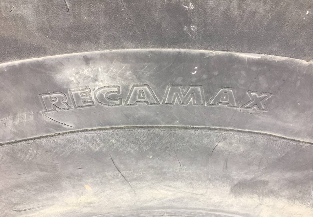 Neumático para Maquinaria de construcción Michelin Recamax 23.5R25 smooth tyre: foto 3