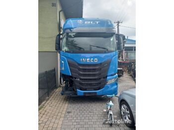 Camión portacontenedore/ Intercambiable IVECO