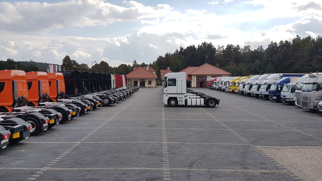 DUETDUDA - Cabezas tractoras - Año: 2017 undefined: foto 13