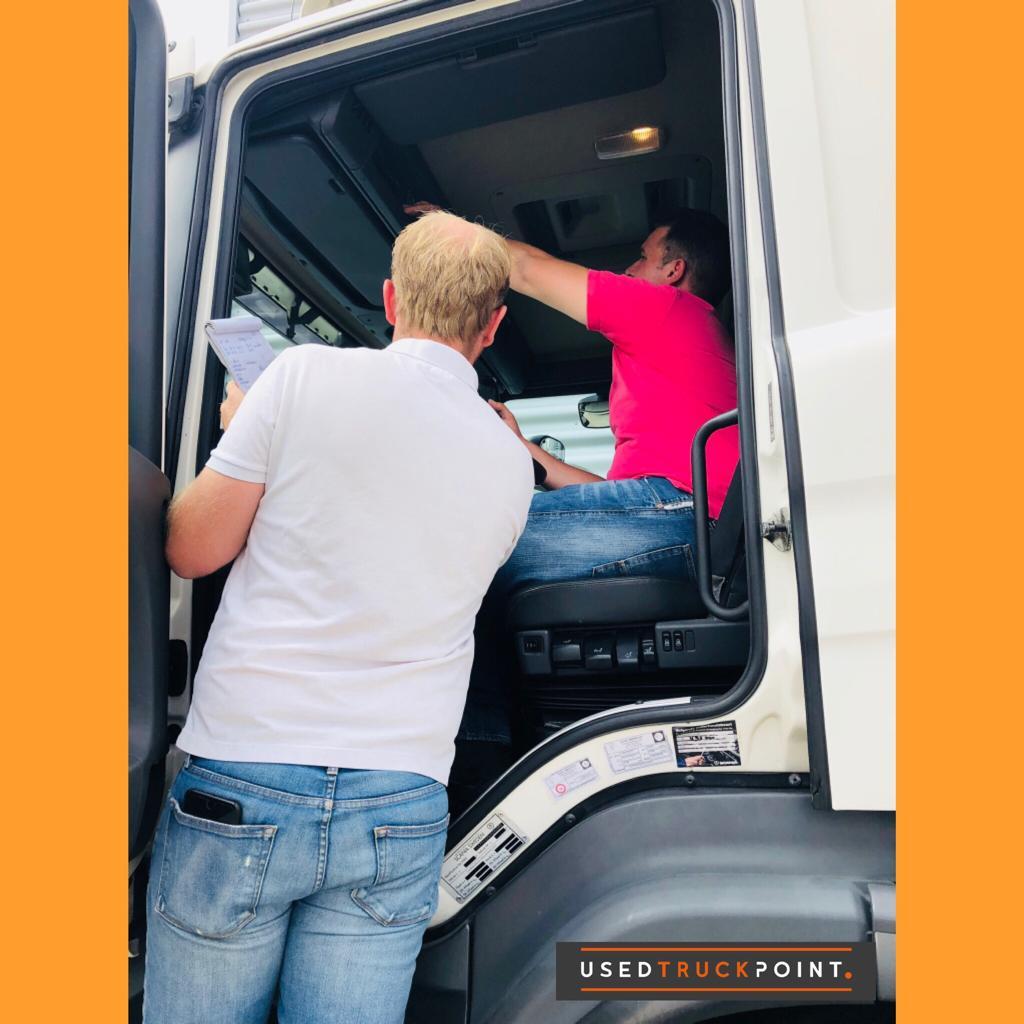 Used Truck Point BV - Cabezas tractoras MAN undefined: foto 3