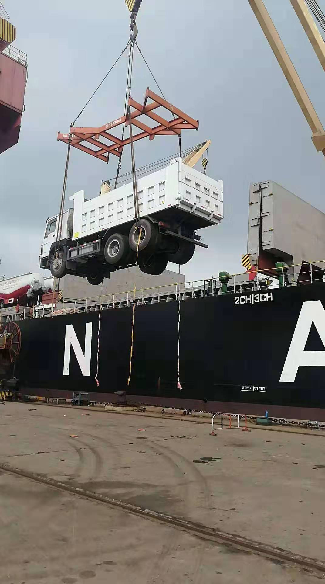 Shandong Guhong Auto Industrial CO., LTD - Camiones - Año: 2020, 6x4, aire acondicionado undefined: foto 4
