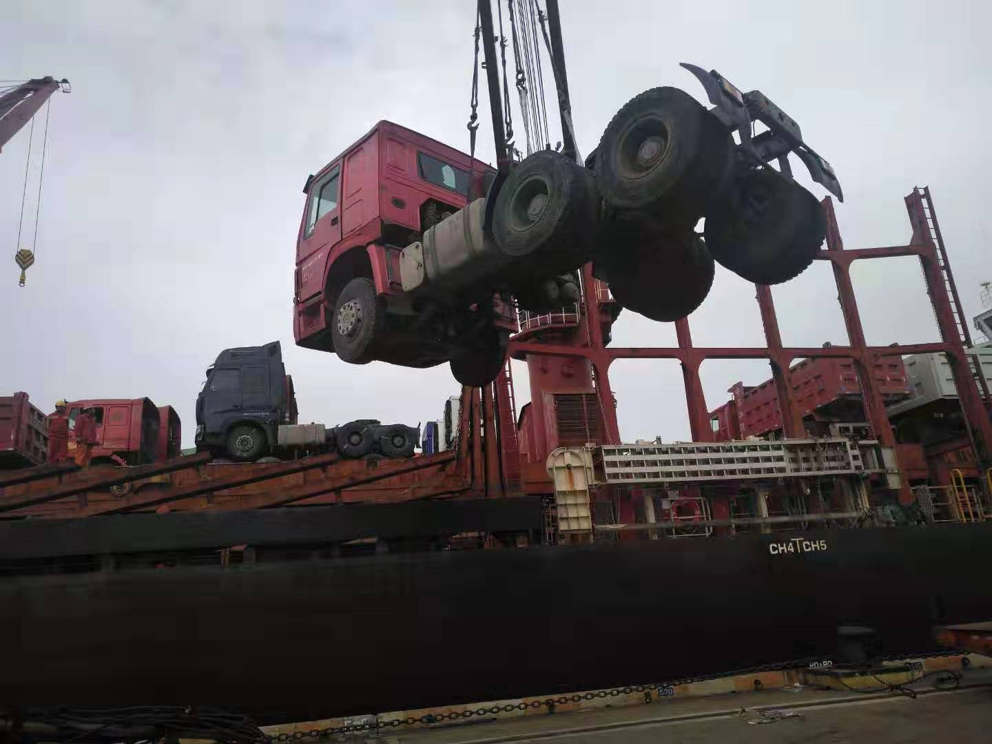 Shandong Guhong Auto Industrial CO., LTD - Camiones - Año: 2020, 6x4, aire acondicionado undefined: foto 6