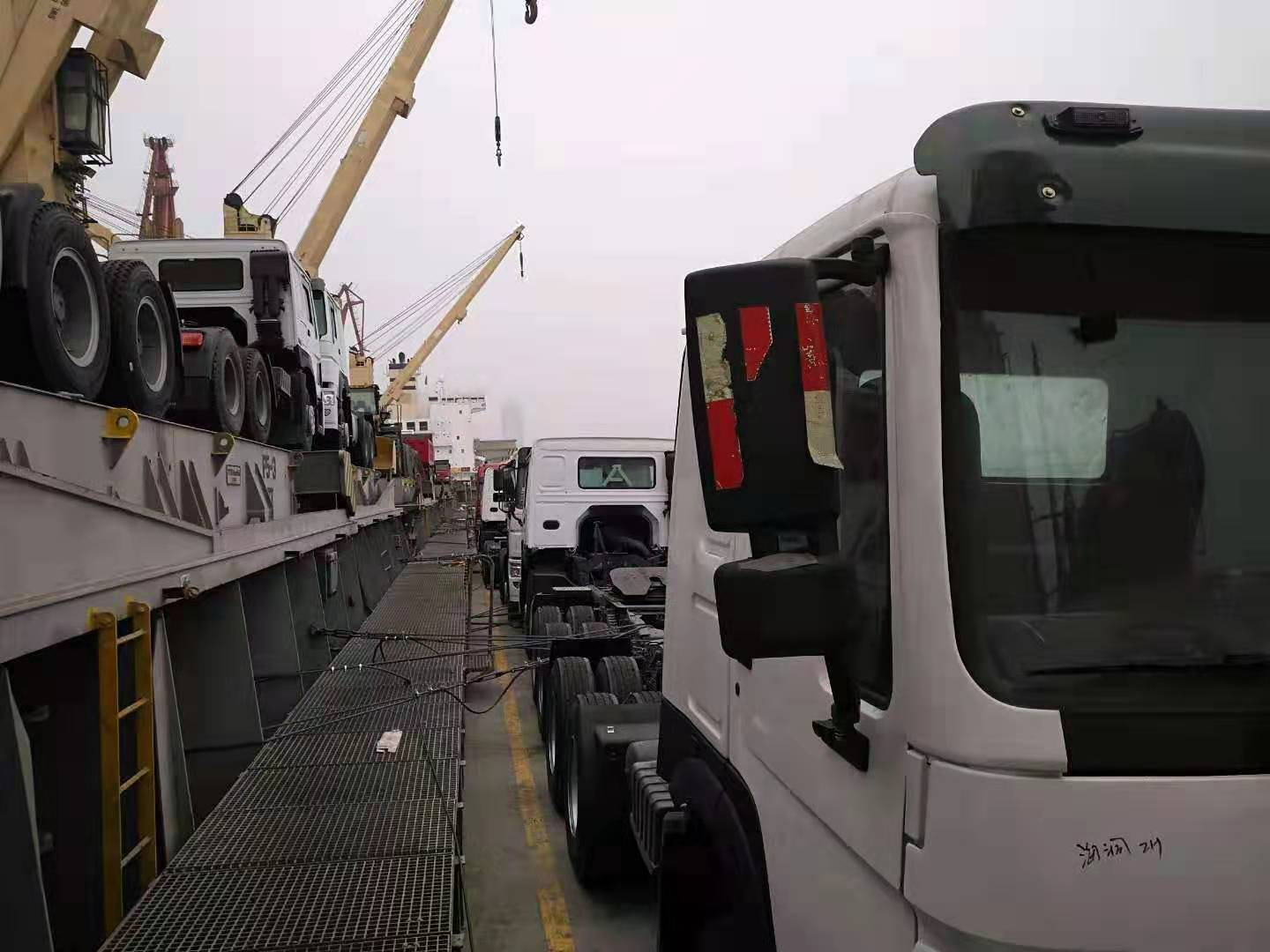 Shandong Guhong Auto Industrial CO., LTD - Camiones - Año: 2020, 6x4, aire acondicionado undefined: foto 10