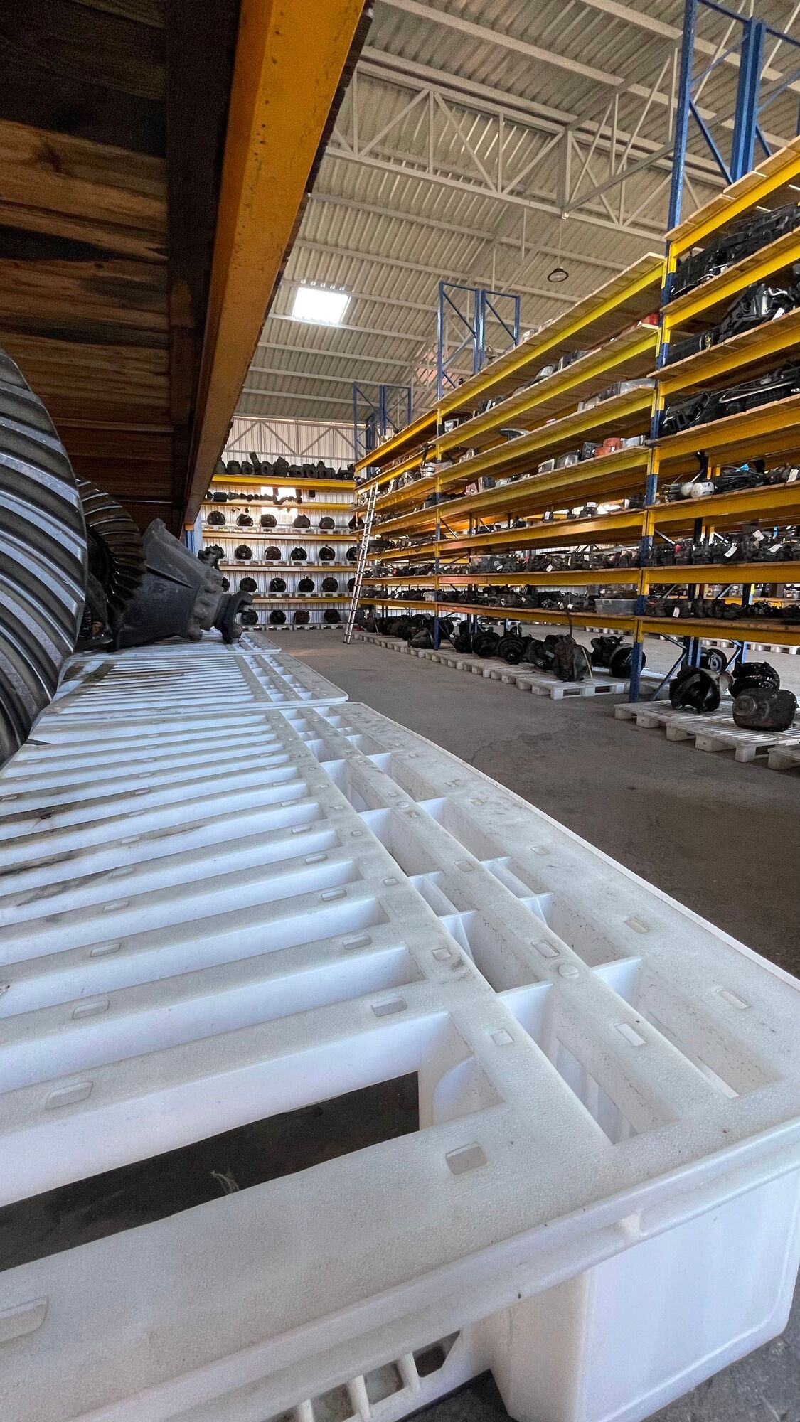 EURO DEZMEMBRARI S.R.L. - Recambios - Año: 2023 undefined: foto 1