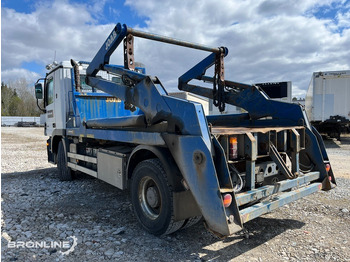 Camión portacontenedor de cadenas 2004 Mercedes-Benz Actros 1832 Skip Loader Joab: foto 4