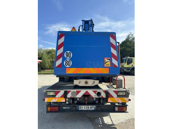 Camión con plataforma elevadora Iveco Eurocargo: foto 3