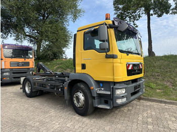 Camión multibasculante MAN TGM 15.290