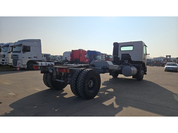 Leasing de Volvo FM 7 - 290 (60.000 KM ORIGINAL !!! / POMPE MANUELLE / LAMES / GRAND PONT / EX AEROPORT) Volvo FM 7 - 290 (60.000 KM ORIGINAL !!! / POMPE MANUELLE / LAMES / GRAND PONT / EX AEROPORT): foto 5