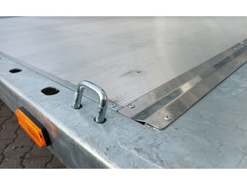 Remolque porta maquinaria