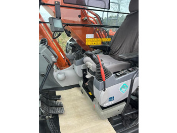 Excavadora de cadenas Hitachi ZX210LC 6: foto 5