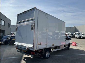 Furgoneta caja cerrada Ford Transit 2.0 TDCI Trend RWD / Box / Loadlift / Full Options: foto 2