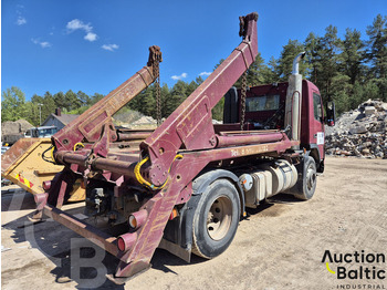Camión portacontenedor de cadenas Volvo FM12: foto 3