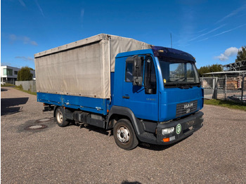 Furgoneta con lona MAN