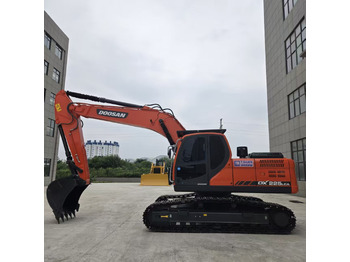 Excavadora DOOSAN DX225