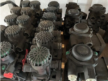 Válvula de freno para Camión WABCO 1747137   DAF XF 106 truck: foto 5