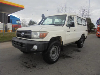 Coche TOYOTA Land Cruiser