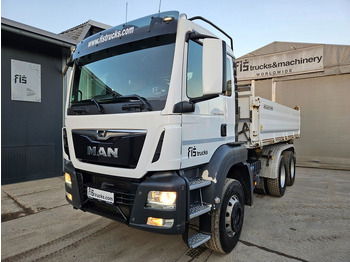 Camión volquete MAN TGS 26.460
