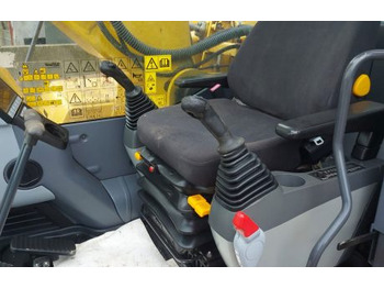 Excavadora de cadenas KOMATSU PC240LC-8: foto 4
