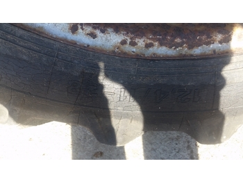 Rueda completa para Tractor Massey Ferguson 135 Rear Wheel And Tyre 12.4/11-28. 1please Check By The Photos: foto 3