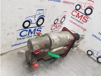 Cilindro de freno para Maquinaria agrícola New Holland T7040, T7.260 Brake Master Cylinder 87315873, 87754484, 47777898: foto 5