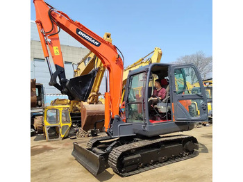 Excavadora de cadenas DOOSAN DX60W