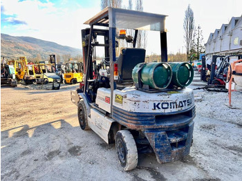 Carretilla elevadora de gas KOMATSU Chariot élévateur à gaz FG25T-11E (AVEC PINCE): foto 2