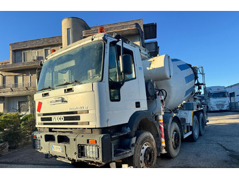 Camión hormigonera con bomba IVECO Trakker