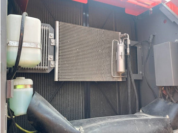 Excavadora de cadenas Hitachi ZX 210: foto 3