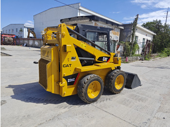 Minicargadora CATERPILLAR 226C: foto 2