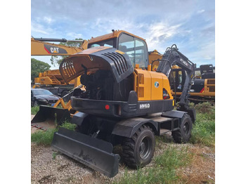 Excavadora de ruedas HYUNDAI