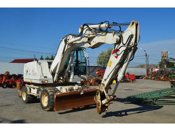 Excavadora de ruedas CASE