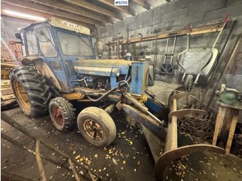 Tractor 1968 Ford 5000 w/ digger, front cutter and 3 buckets!: foto 2 Tractor 1968 Ford 5000 w/ digger, front cutter and 3 buckets!: foto 2