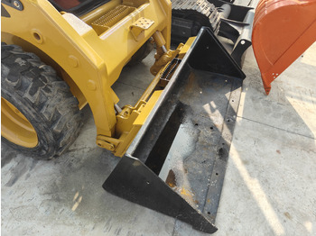 Minicargadora CATERPILLAR Used skid-steer CAT246D: foto 4