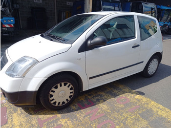Coche CITROEN C2 -Berline commerciale essence  - 3 portes - 2 places - autoradio - BV 5 - 4CV - Carrosserie : Légères griffes sur bas de caisse côté droit (Voir photo) - Leger décalage aile avant gauche (Vo: foto 2