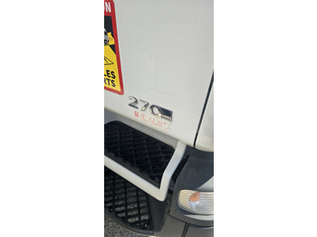 Camión frigorífico RENAULT: foto 4